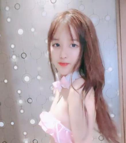 斗鱼超人气小美女直播视频27集387MB，青涩粉嫩初恋脸萌萌可爱