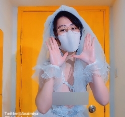 推特人气小奴《奶咪》12月合集：笑容灿烂，视频精彩