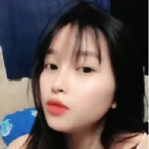 白嫩学妹自娱自乐，9P打包，450M