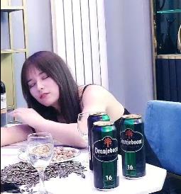 高颜值女同事G起来，爽爆火自拍视频1分27秒，颜值诱人，观看不要错过！