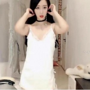 斗鱼超级人气主播梦菲桐香：古典风情女神的高情绪秀