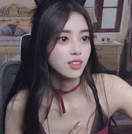 超白大长腿女大学生出水小天后13V6.18G百度盘