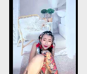 30厘米硬核视频，一擦到底真正顶到心窝，1V-122M自拍出品，时长16分，国内玩B第一人下载观看