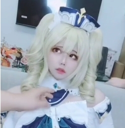 伪娘小舞酱COS芭芭拉夹击->伪娘小舞酱COS芭芭拉夹击服装