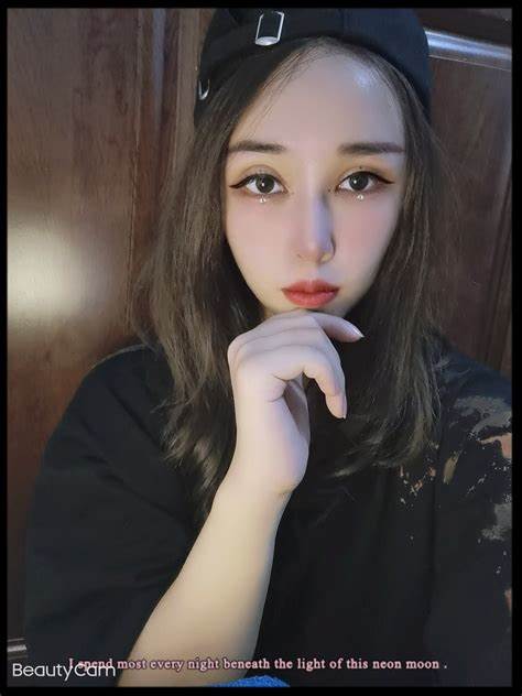 《草莓味的软糖》美少女主播的私房福利直播