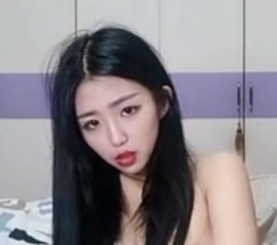 漂亮小姐姐姐大战头套男，无保护层，1V，593M，露脸，黑丝