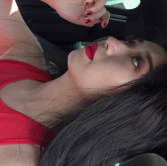 丰满美女穿高跟连衣裙的视频，1V3.5G，百度云下载