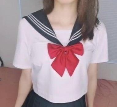 Ameskiss女神浮力姬宅男粉嫩初恋，虎牙人气年轻学生出道！11V-742M有尺度姿势体位羞涩，P站国人名气不凡！