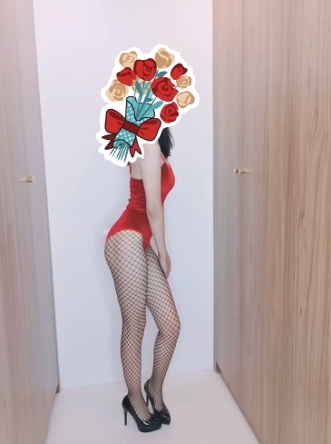 Ameskiss女神浮力姬宅男粉嫩初恋，虎牙人气年轻学生出道！11V-742M有尺度姿势体位羞涩，P站国人名气不凡！