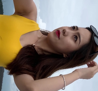 4K视频黄色紧身裤翘臀美女，4V10.64G百度云下载