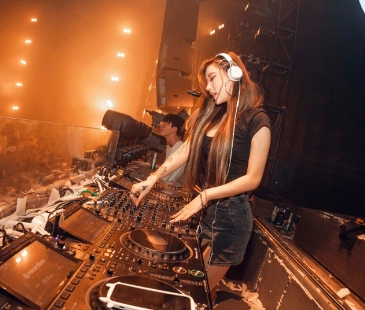 艾米DJ女神爱视频、细腰漂亮馒头、后推车C朋友百度盘