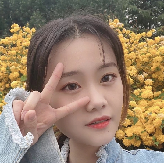 毕业季·女大学生职业裤配黑丝脚转载搬运，品尝时尚潮流，百度盘下载！