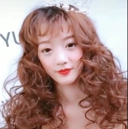 80V3.3G抖音：模特瞬间头发展示，胸口百度盘分享！