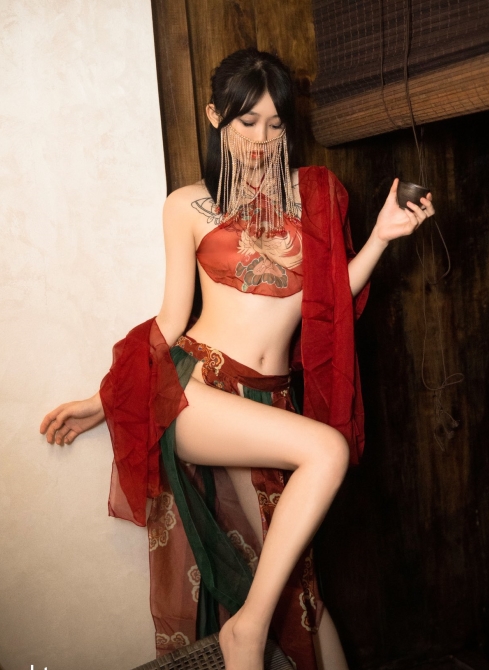 《精彩瞬间：御用嫩特三青叶子秀人女神徐媛媛的精彩表演》