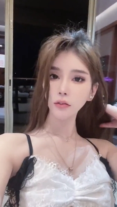 欣赏网红艾莉西亚·米拉斯的美丽：一线天高颜值精选大罩杯美眉神秘处粉嫩小脸蛋