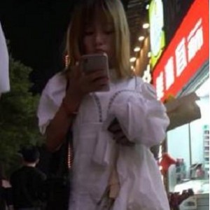 网红小嘴约会穿梭，美艳旗袍瞬间把现场点燃！