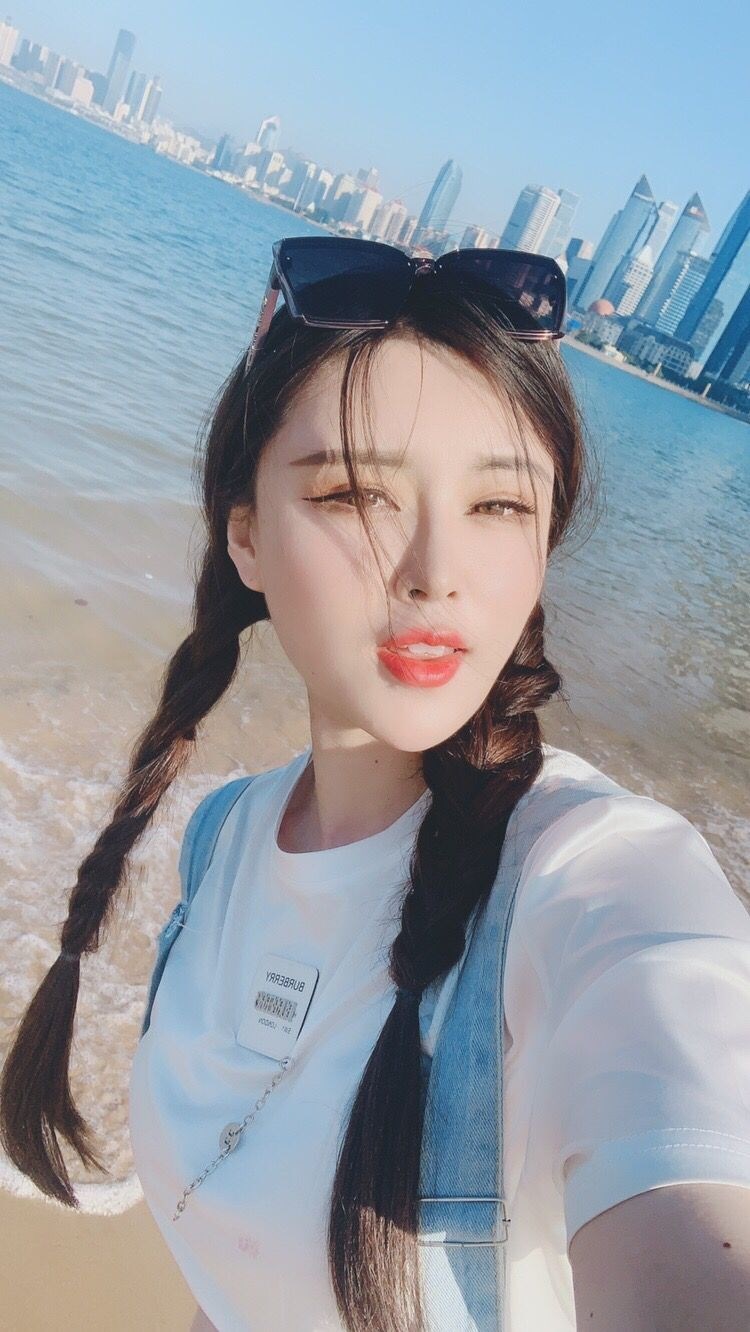 网红小姐姐李婷婷《一只萌宠》：性感魅力、友情爱情、活力力量的深刻体验