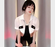 虎牙年度盛典,林小花舞首次流出,超有尺度,尺度太大无法形容啊!