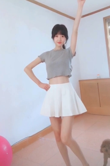 快手63万粉丝舞蹈系萌妹绝版合集，1.2G高难度舞姿与柔软魅力尽显，绅士必看！