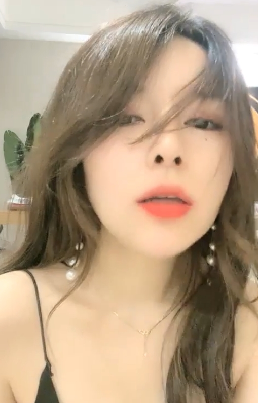 不妨收藏这个小雅小雅29v34.8g合集，让她陪伴你的每一个闲暇时光。