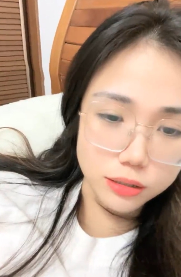 反差眼镜妹+妮妮这呢+60v56.4g