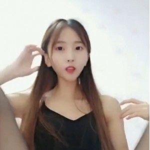 21W粉丝女神奥利圆妹，441M视频收藏，一字马技巧惊艳