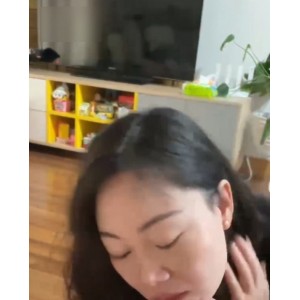 熟女蓝阿姨与年轻男友的温馨故事：12分钟6.1GB感人视频收藏热潮