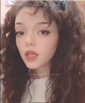 外国妹子主播尼可尔：美丽如尼姑，视频数量丰富