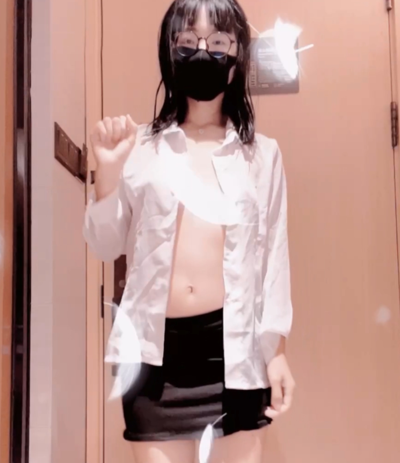 根据您提供的内容，为该商品取一个独家定制：旺仔桃叽私人订制热舞合集[18v+2G][百度盘]