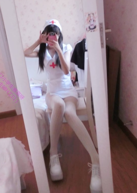 根据您提供的内容，为该商品取一个标题，我建议：```plaintext[转载搬运]赛高酱神猛柘集，擦边多无实战，不喜勿扰[多V多人游+10G][百度盘]```这个标题包含了关键信息和视频大小/数量，同时对内容进行了润色，希望符合您的需求！