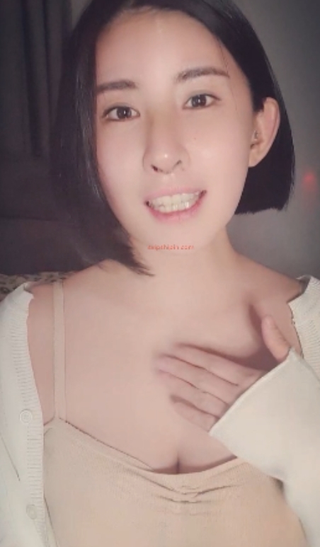 韩国主播ekgp0505劲爆甩奶按摩合集，18G视频大小，美腿丝袜御姐风格H级表演