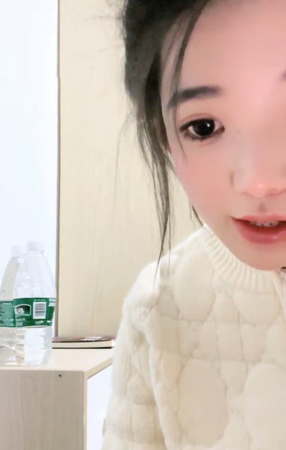 大二妹妹宿舍直播：新增30v视频，收藏狂潮涌动