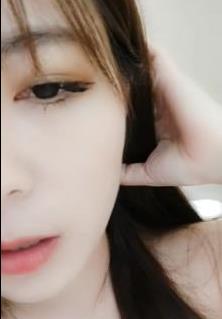 绅士必看！新晋ts女神波多野纯纯，美腿改造展示，视频大小195MB，直播姿势观摩