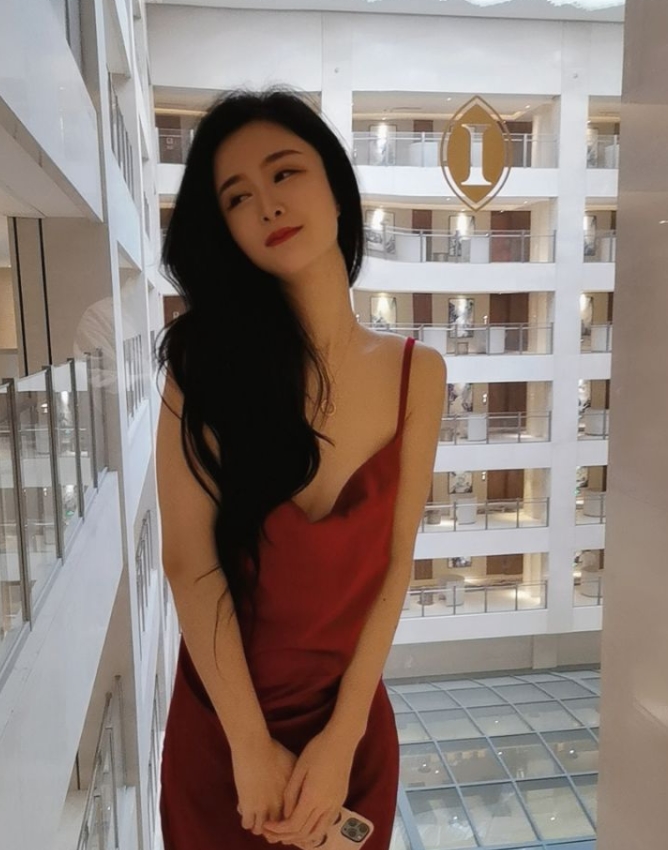 迷人空姐蔓CC私拍1.86G视频，收藏珍藏