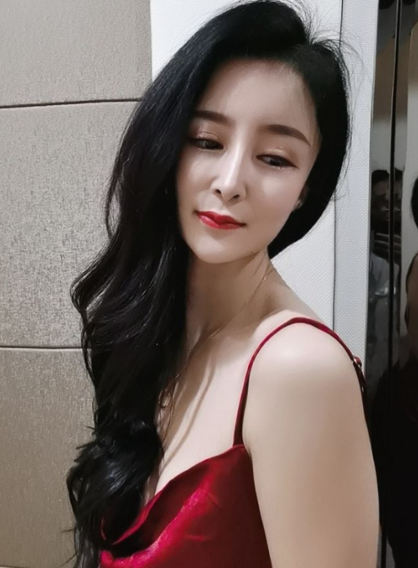 迷人空姐蔓CC私拍1.86G视频，收藏珍藏