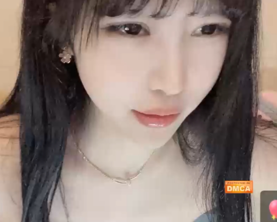 MiSSLee01：1v+548M视频自行打包，百度盘人气粉丝超高