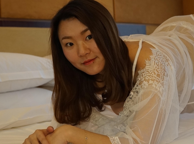 素人小鱼摄影约拍：三年赚钱经验，长相酒店浴室拍摄，录像设备拍摄羞涩嘴、双手、球前、脖子、肩膀、地板、闭眼照片视频。