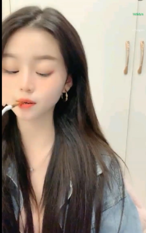 绿茶主播蓓蓓最新福利视频29V曝光，文件大小586MB，时长32分44秒，粉丝热议中