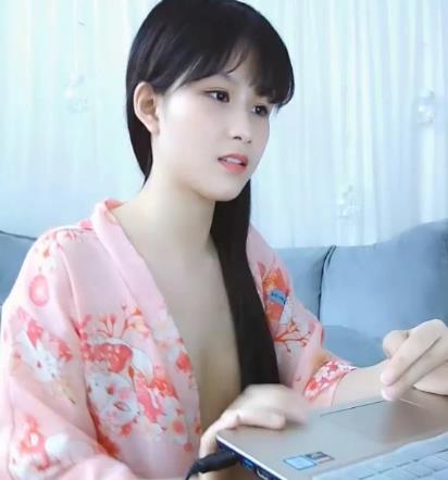 萌妹子bes7f直播视频合集，15.6G大容量，橡胶完具身材颜值，衣服越来越少