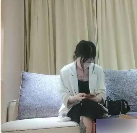 沈先森的高冷探花作品：黑色长裙妹子