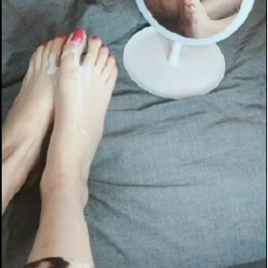 转载搬运和YuYu超甜丫不是商品的标题，因此可以忽略。根据分割线中的内容，商品的标题可以为微信朋友圈定制图片和视频。