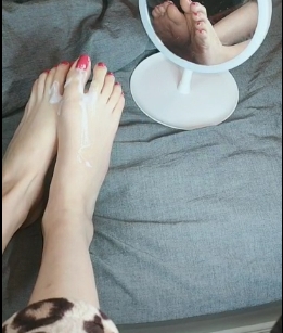 转载搬运和YuYu超甜丫不是商品的标题，因此可以忽略。根据分割线中的内容，商品的标题可以为微信朋友圈定制图片和视频。