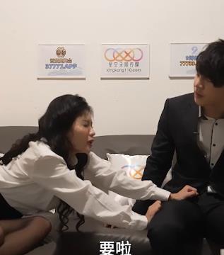 仙儿媛：美貌OL的工作热情与专业能力