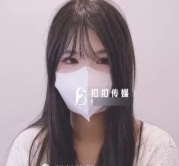 小敏儿的暗恋女同学爆玩窄裙的事情在某处被曝光