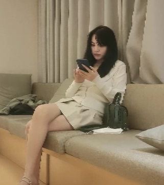 高端车模作品：文轩探花约拍的高颜值小姐姐