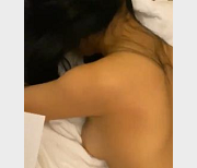 推特大佬深圳arbi的三飞之旅：教育、作品集、26V、932M、三飞三P、妹子、腹肌、吃在碗里看在锅里、动作戏