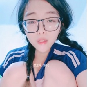 精选可爱反差眼镜妹玩弄30cm仿真马D1v+760MB