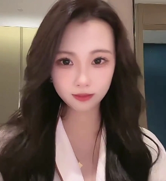 疯狂抖音大哥玩崩溃美女真容121V2.2G