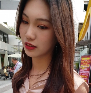 紧身牛仔裤：展现完美身材的时尚选择长腿：修长美腿的秘密翘臀：打造迷人曲线的必备单品美女：穿上它，成为焦点女神视频：教你如何搭配紧身牛仔裤百度云：免费下载紧身牛仔裤穿搭指南