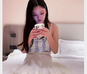 高端边缘探花小飞哥3000元精选爆R童颜女神小少妇约妹12V9.5G清纯校花视频质量